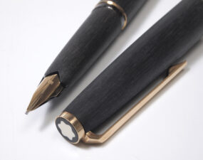 Montblanc 220 Woodgrain Fountain Pen